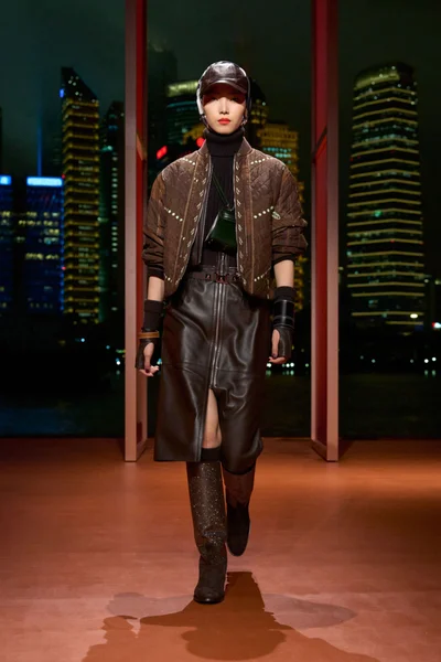 Look 7
